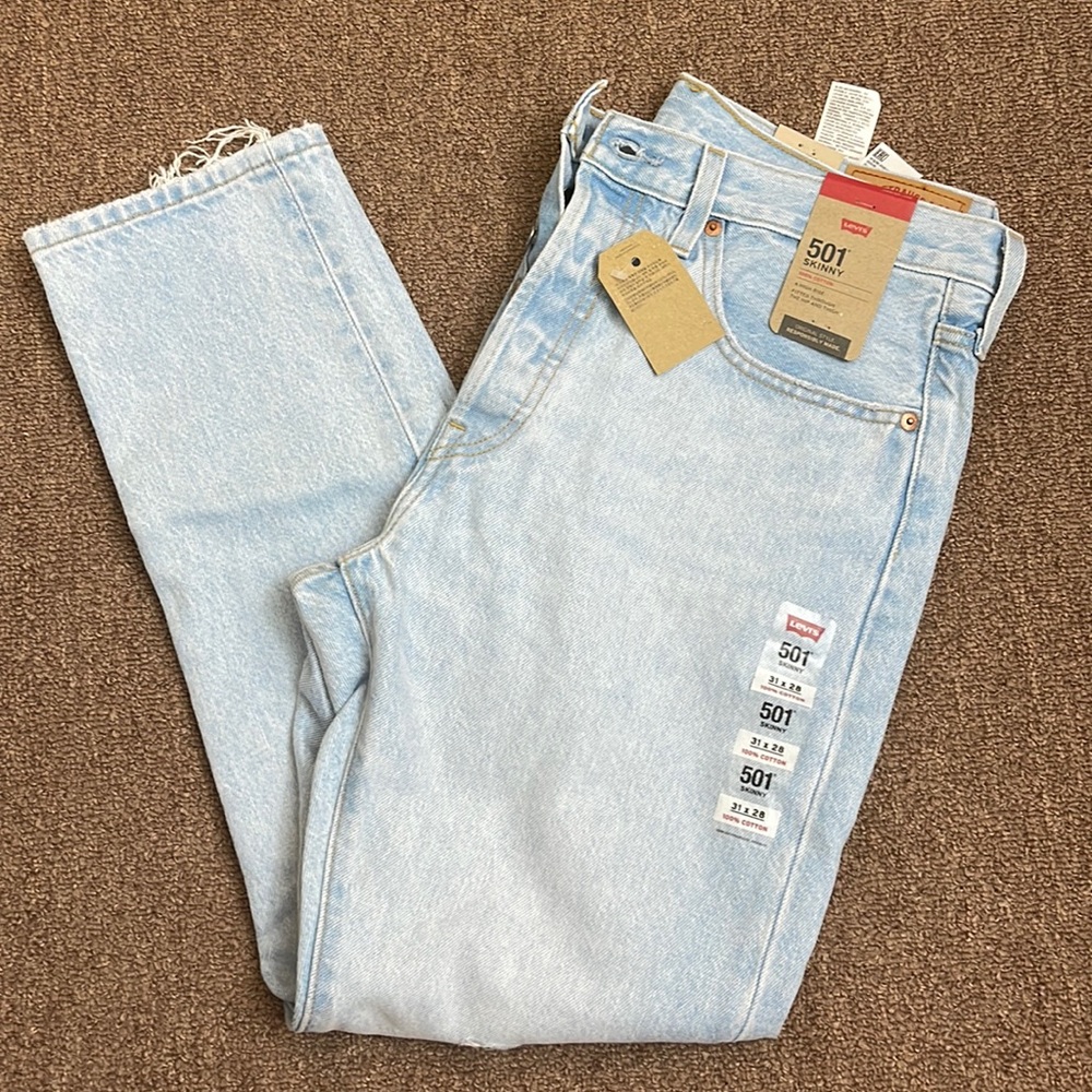 Women’s Levi’s 501 skinny, light wash